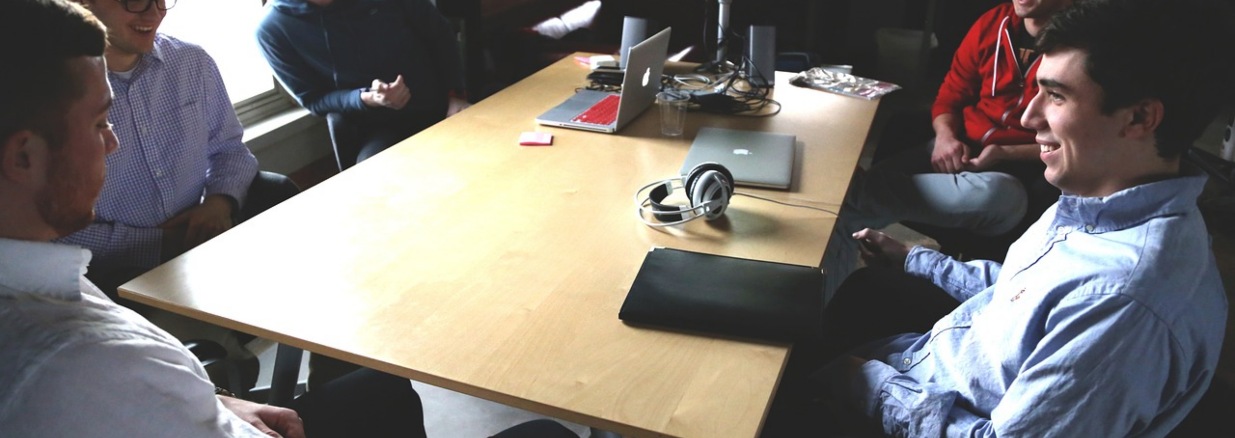  Reunión en oficina de startup